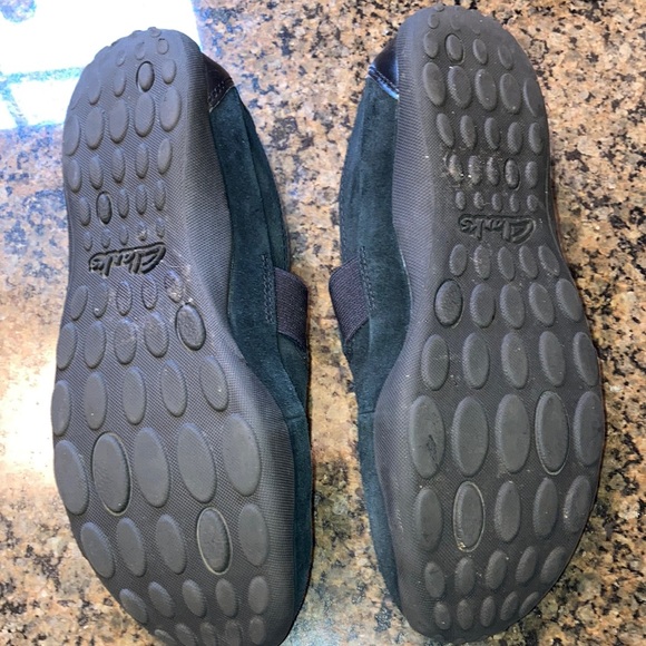 Clark’s Ultimate Comfort Collection Suede Loafers - Picture 4 of 7